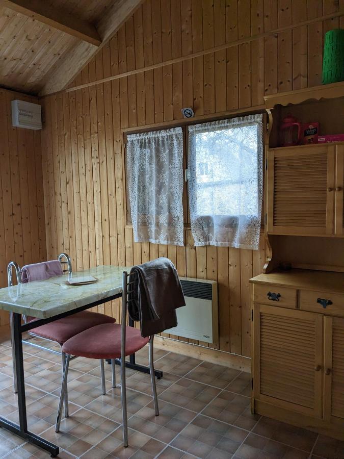 Au Petit Chalet D'Illiers Combray - Salle D'Eau Uniquement Dış mekan fotoğraf