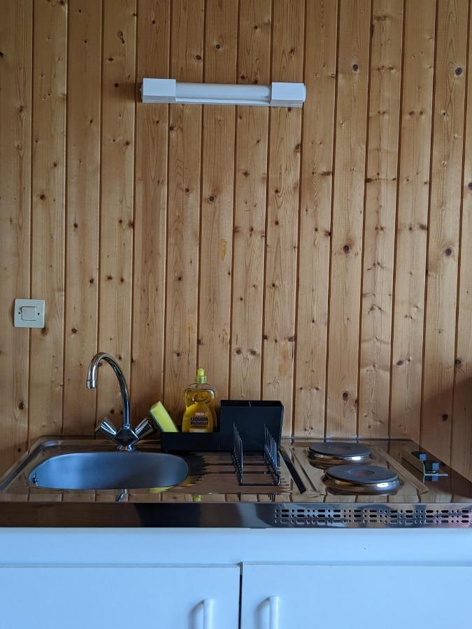 Au Petit Chalet D'Illiers Combray - Salle D'Eau Uniquement Dış mekan fotoğraf