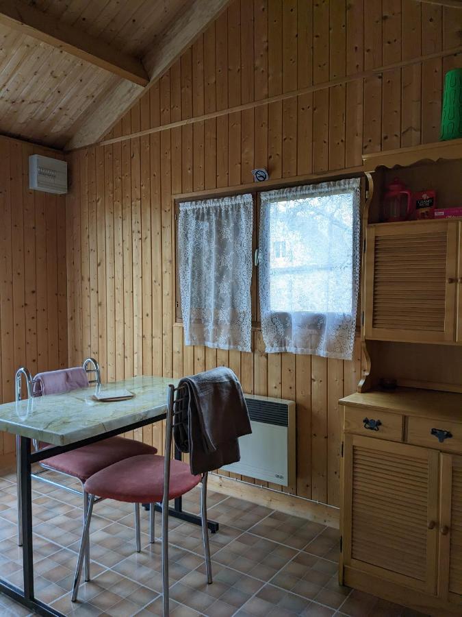 Au Petit Chalet D'Illiers Combray - Salle D'Eau Uniquement Dış mekan fotoğraf